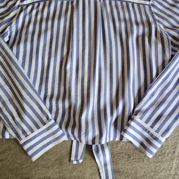 Rails Val Blue White Stripe tie front button up shirt size medium - Picture 11 of 14